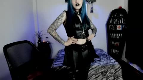 Snapshot of dimmuanddarkness chatting on 04/16/26, 03:24 dimmuanddarkness online show from 04/16/26, 03:24