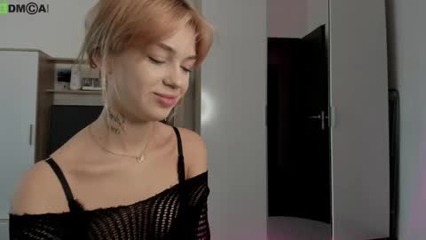 Snapshot of din_star chatting on 10/19/25, 08:04 Dina online show from 10/19/25, 08:04