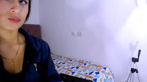 Snapshot of dina_mcry chatting on 11/24/25, 10:42 DINA online show from 11/24/25, 10:42