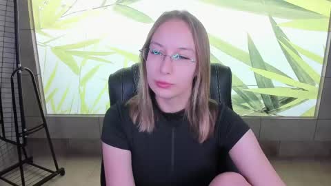 Snapshot of dina_sunshine chatting on 03/20/26, 04:01 Dina online show from 03/20/26, 04:01