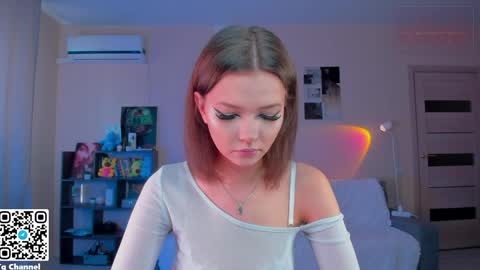 Snapshot of dindin_ chatting on 04/11/26, 08:29 Jessie online show from 04/11/26, 08:29