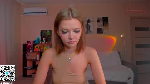 Snapshot of dindin_ chatting on 04/17/26, 06:27 Jessie online show from 04/17/26, 06:27