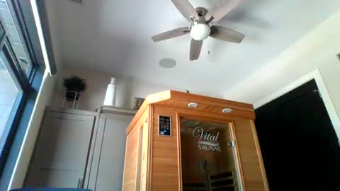 Snapshot of dinger524678 chatting on 06/19/26, 06:45 dinger524678 online show from 06/19/26, 06:45
