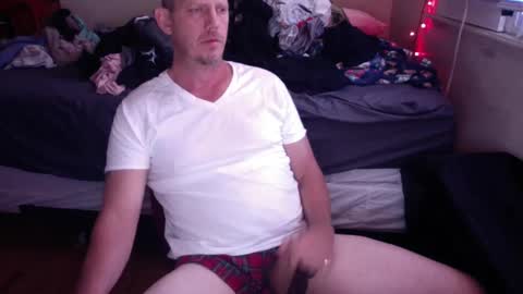 Snapshot of dingoman3939 chatting on 10/09/25, 01:53 ManDingoMan online show from 10/09/25, 01:53