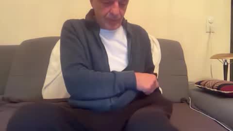 dinnerout1111 online show from 10/12/25, 09:25