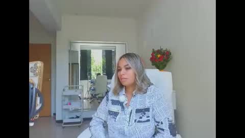 Snapshot of diosadeluniverso_ chatting on 03/18/26, 06:00 diosadeluniverso_ online show from 03/18/26, 06:00