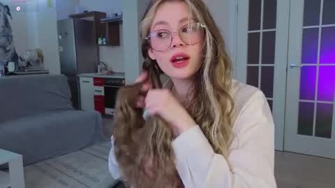 Snapshot of dipamellyy chatting on 03/31/26, 02:02 Diana online show from 03/31/26, 02:02