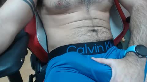 Snapshot of dirfocus chatting on 11/04/25, 04:33 Z online show from 11/04/25, 04:33