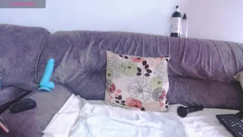 Snapshot of dirty_squirt_molly chatting on 10/15/25, 02:06 molly online show from 10/15/25, 02:06
