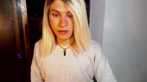 Snapshot of dirtydanezka chatting on 11/17/25, 03:01 dirtydanezka online show from 11/17/25, 03:01