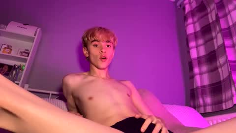 Snapshot of dirtydior222 chatting on 04/27/26, 08:29 Dylan online show from 04/27/26, 08:29