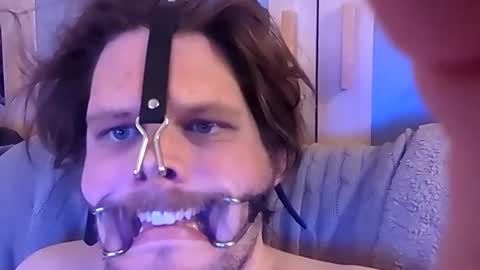 Snapshot of dirtydogsday chatting on 04/17/26, 06:00 Dirtydog online show from 04/17/26, 06:00