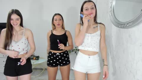 Snapshot of dirtygirls99 chatting on 02/15/26, 01:57 Gyna Josie online show from 02/15/26, 01:57