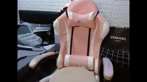 Snapshot of dirtylexa31 chatting on 12/14/24, 07:46 LEXA online show from 12/14/24, 07:46