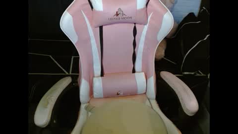 Snapshot of dirtylexa31 chatting on 12/14/25, 05:07 LEXA online show from 12/14/25, 05:07