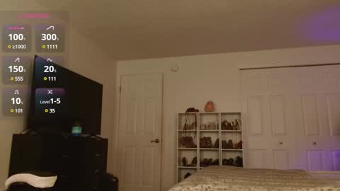 Susie   online show from 12/06/24, 02:17