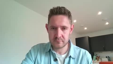 Snapshot of dirtylondon729 chatting on 04/15/26, 10:33 Exhibitionist Ben online show from 04/15/26, 10:33