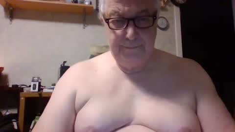 Snapshot of dirtyoldscot1960 chatting on 04/25/26, 11:13 Fergus online show from 04/25/26, 11:13