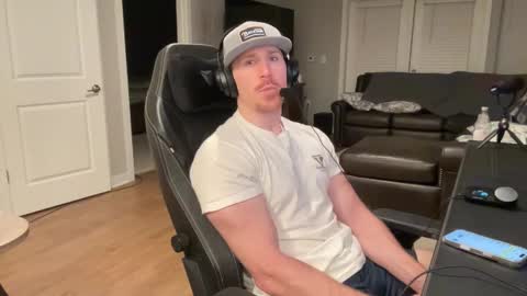 Snapshot of discgolf4life chatting on 02/26/25, 04:36 JustinDulgeXXX online show from 02/26/25, 04:36