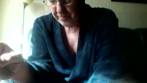 Snapshot of discovery63 chatting on 04/05/26, 10:12 discovery63 online show from 04/05/26, 10:12