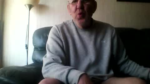 Snapshot of discovery63 chatting on 04/06/26, 01:01 discovery63 online show from 04/06/26, 01:01
