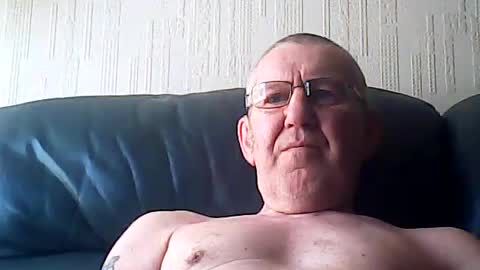 Snapshot of discovery63 chatting on 06/28/26, 02:12 discovery63 online show from 06/28/26, 02:12