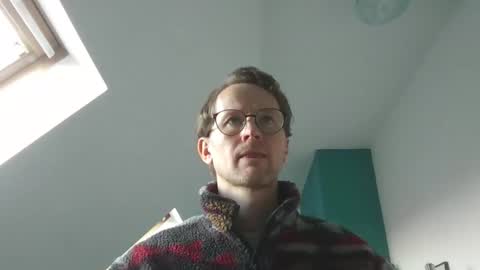 Snapshot of discovery_99 chatting on 12/05/25, 12:58 discovery_99 online show from 12/05/25, 12:58