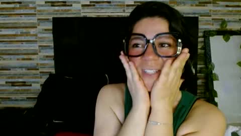 Snapshot of disneey2888 chatting on 10/26/25, 01:44 disneey2888 online show from 10/26/25, 01:44