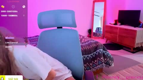 Snapshot of disney__princess chatting on 12/17/25, 05:13 JASMINE online show from 12/17/25, 05:13