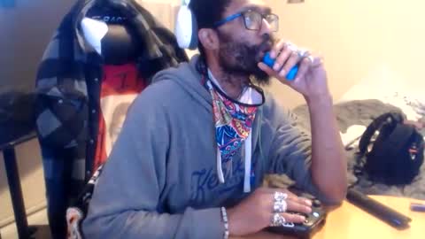 Snapshot of disr3sp3ctfully_dipp3d chatting on 11/19/25, 01:11 Your Best Worst Nightmare online show from 11/19/25, 01:11