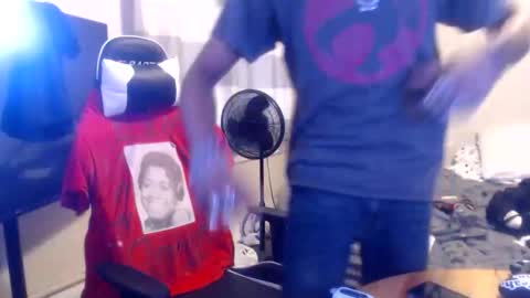 Snapshot of disr3sp3ctfully_dipp3d chatting on 11/23/25, 09:36 Your Best Worst Nightmare online show from 11/23/25, 09:36