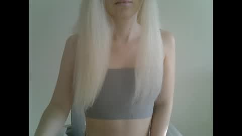 DitaMilton online show from 02/28/25, 12:42