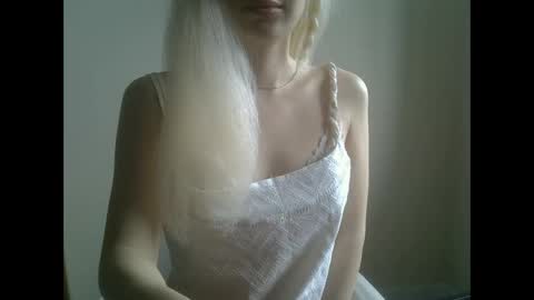 DitaMilton online show from 09/17/25, 11:12