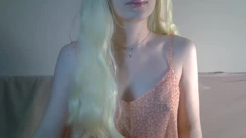 DitaMilton online show from 12/14/25, 06:56