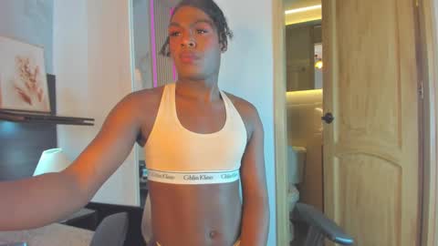 Alejandra online show from 02/22/25, 12:38