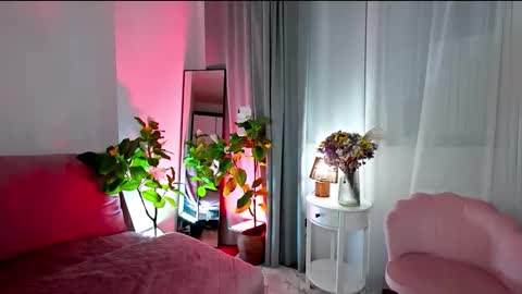 Tia online show from 11/19/25, 09:48