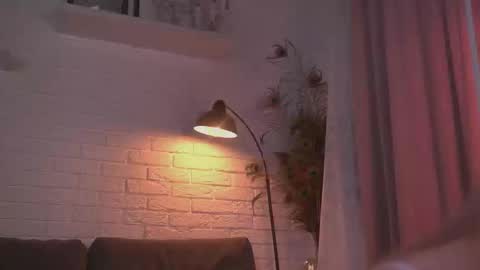 Snapshot of divine_lights chatting on 02/01/25, 09:40 Eva and Lucia online show from 02/01/25, 09:40