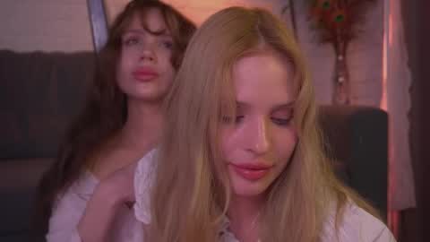 Snapshot of divine_lights chatting on 03/05/25, 09:48 Eva and Lucia online show from 03/05/25, 09:48