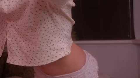 Snapshot of divine_lights chatting on 09/25/25, 08:56 Eva and Lucia online show from 09/25/25, 08:56