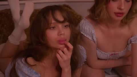 Snapshot of divine_lights chatting on 09/26/25, 08:02 Eva and Lucia online show from 09/26/25, 08:02