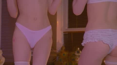 Snapshot of divine_lights chatting on 03/16/26, 12:17 Eva and Lucia online show from 03/16/26, 12:17