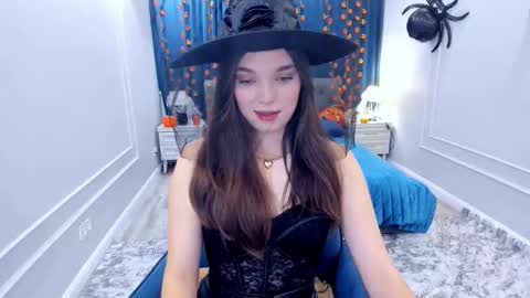 Hannah online show from 10/31/25, 02:34