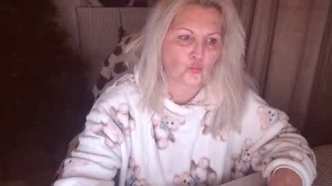 Alexxa online show from 11/19/25, 12:21