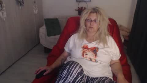 Snapshot of divineblond chatting on 04/04/26, 06:49 Alexxa online show from 04/04/26, 06:49