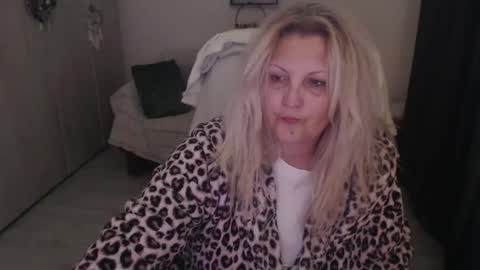 Snapshot of divineblond chatting on 04/09/26, 11:43 Alexxa online show from 04/09/26, 11:43