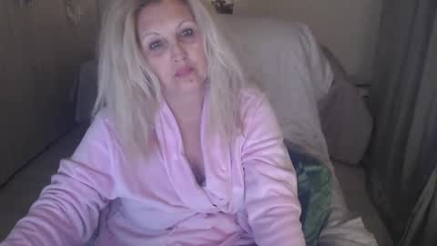 Snapshot of divineblond chatting on 04/12/26, 08:03 Alexxa online show from 04/12/26, 08:03