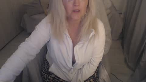 Snapshot of divineblond chatting on 04/13/26, 07:52 Alexxa online show from 04/13/26, 07:52
