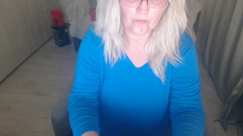 Snapshot of divineblond chatting on 04/19/26, 01:05 Alexxa online show from 04/19/26, 01:05