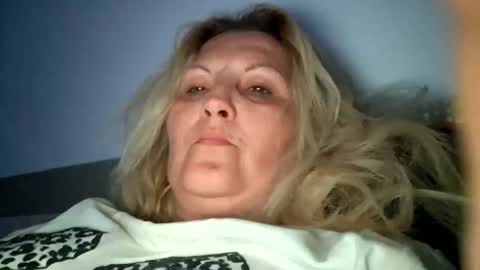 Snapshot of divineblond chatting on 04/19/26, 06:54 Alexxa online show from 04/19/26, 06:54