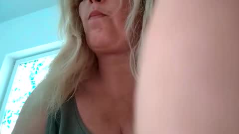 Snapshot of divineblond chatting on 04/20/26, 10:51 Alexxa online show from 04/20/26, 10:51